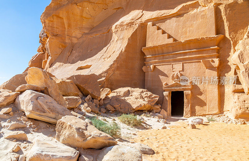 沙特阿拉伯乌拉Hegra的Jabal al Banat建筑群里的nabataean石雕墓